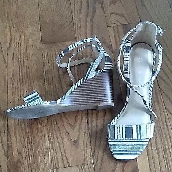 Kelly & Katie wedge sandals (sz 7) - Picture 3 of 6